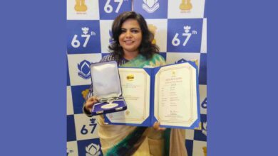 Director and Cinematographer Savita Singh remembers "Halyna Hutchins" while receiving her second National Award!